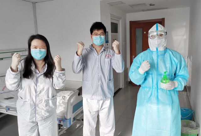 04徐愛民與充滿信心的患者.jpg 04徐愛民與充滿信心的患者.jpg
