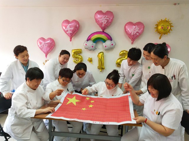 《繡國旗，迎護士節》李紅 西院社區醫療部分會 13810166849.jpg
