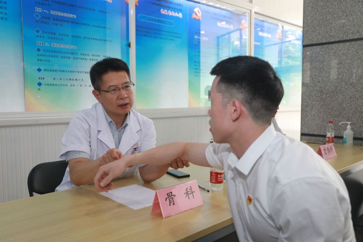 2024-07-04外交部義診 紀智禮 梁志波 (25).JPG