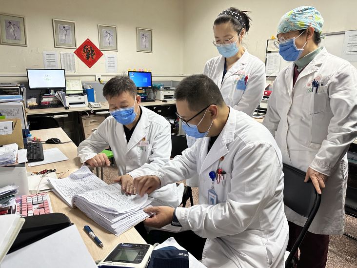新聞紀實類單幅《院領導行政查房》王子惠 院辦 機關一分會 13611336766.jpg