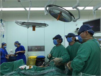 西院泌尿外科成功完成三孔法3D腹腔鏡前列腺癌根治手術